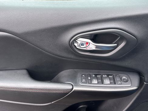 Used 2020 Jeep Cherokee Trailhawk w/ Cold Weather Group image 11