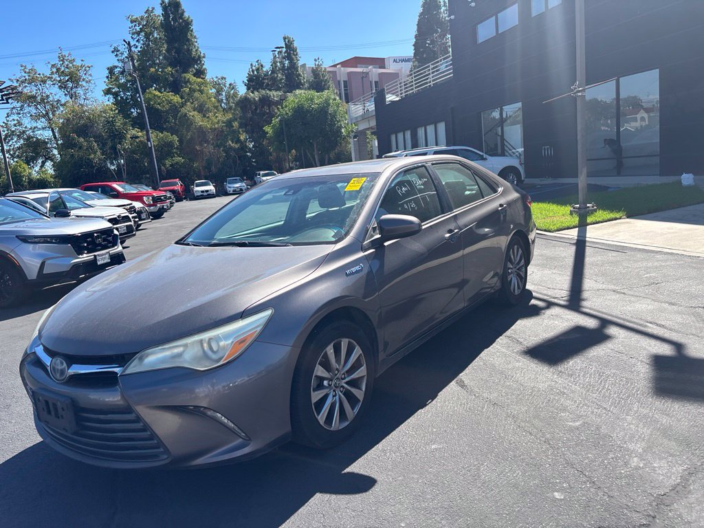 Used 2015 Toyota Camry XLE w/ Moonroof Package FWD image 9