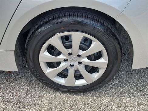 Used 2025 Toyota Corolla LE image 5