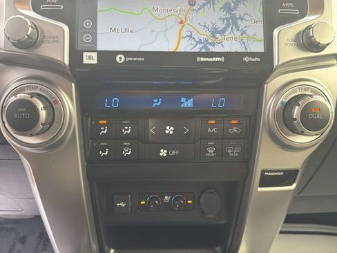 Used 2020 Toyota 4Runner Limited AWD/4WD image 19