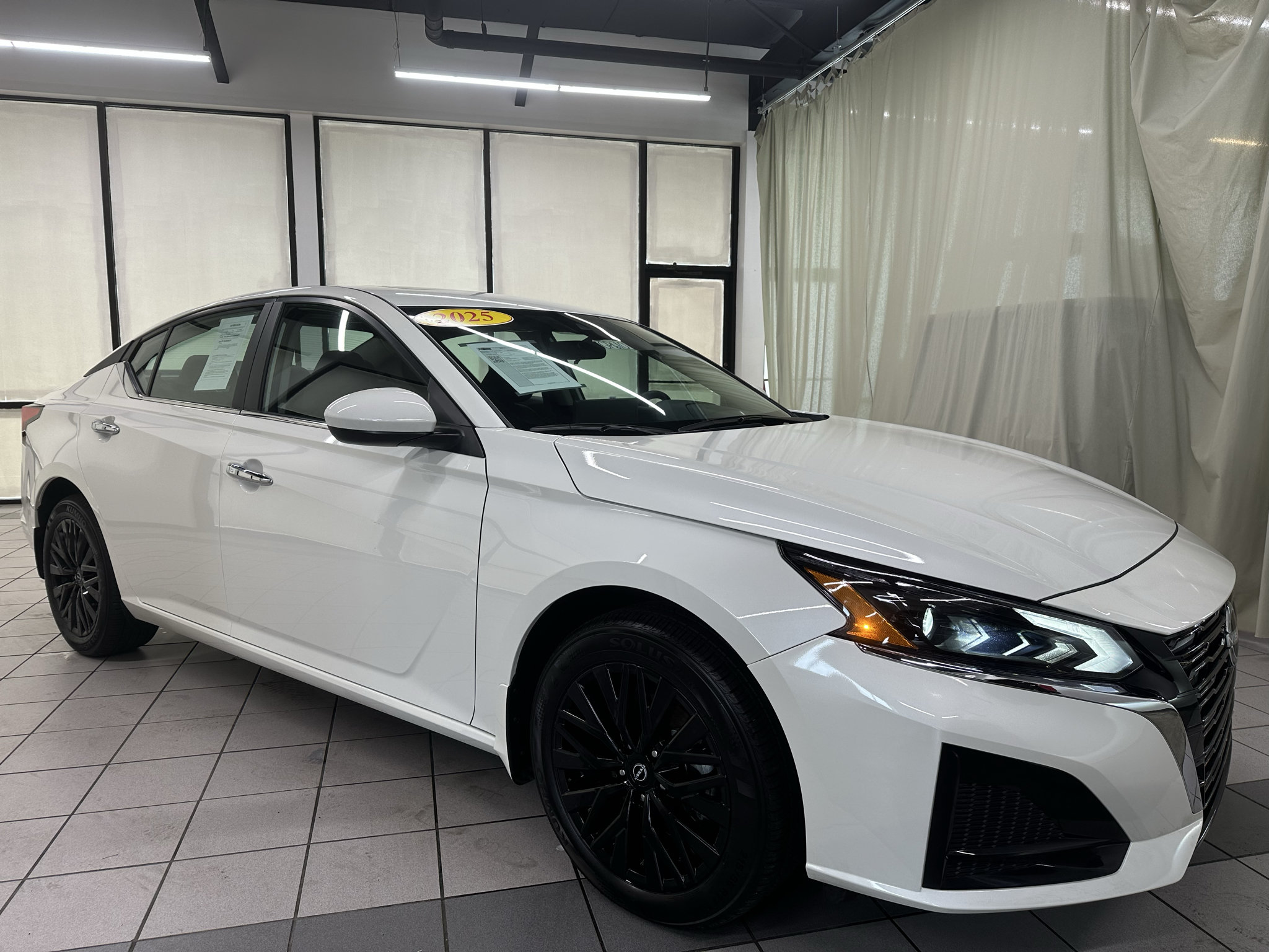 Used 2025 Nissan Altima 2.5 SV w/ SV Special Edition Package AWD/4WD image 2