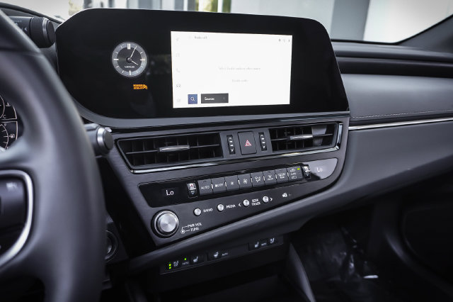 Certified 2025 Lexus ES 300h w/ Premium Package FWD image 16