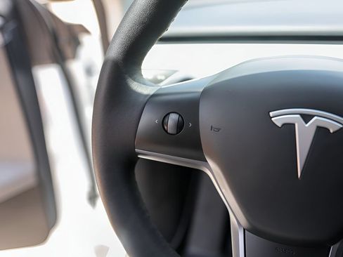 Used 2023 Tesla Model Y Long Range AWD/4WD image 13
