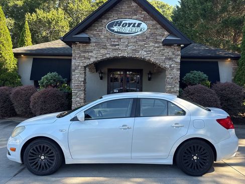 Used 2012 Suzuki Kizashi SE FWD image 1