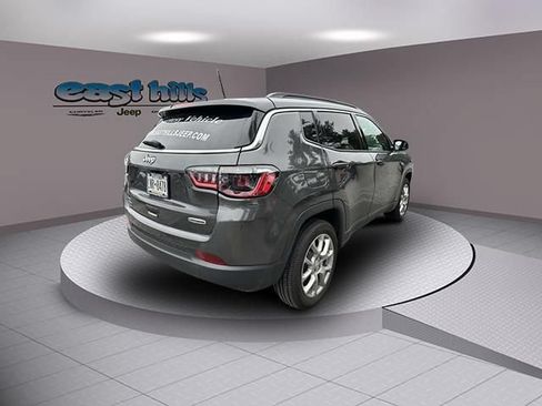 Used 2024 Jeep Compass Latitude w/ Sun and Sound Group AWD/4WD image 3