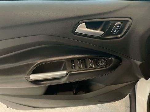 Used 2019 Ford Escape SE image 13