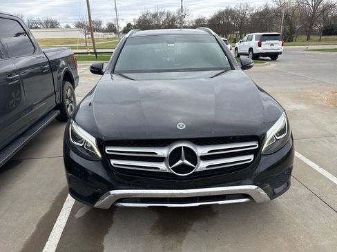 Used 2018 Mercedes-Benz GLC 300 4MATIC image 3
