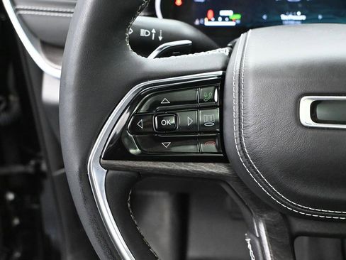 Used 2022 Jeep Grand Cherokee Overland w/ Luxury Tech Group IV image 31