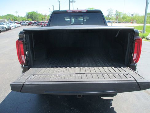 Used 2022 GMC Sierra 1500 AT4 w/ AT4 Premium Package image 9
