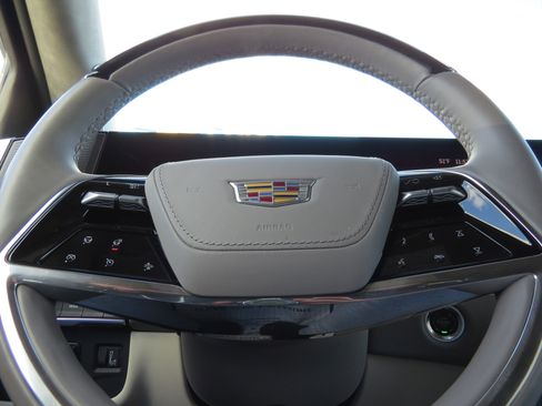 Certified 2025 Cadillac Escalade Premium Luxury Platinum image 24