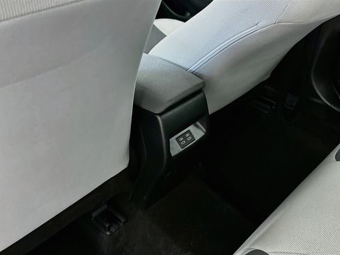 Used 2025 Toyota Corolla LE FWD image 28