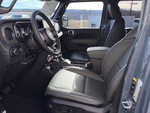 New 2026 Jeep Gladiator Mojave image 12