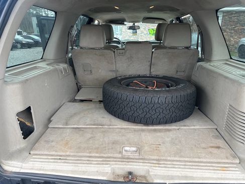 Used 2009 Ford Expedition XLT image 15