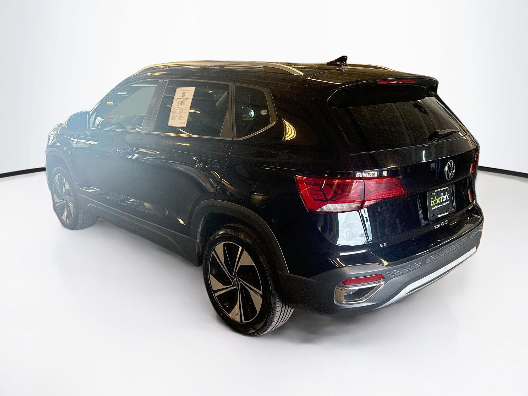 Used 2024 Volkswagen Taos SE AWD/4WD image 5