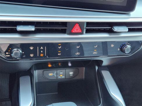 New 2026 Kia Sorento LX image 17