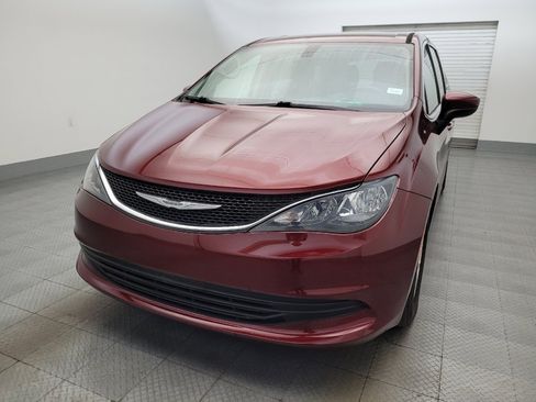 Used 2017 Chrysler Pacifica Touring FWD image 15