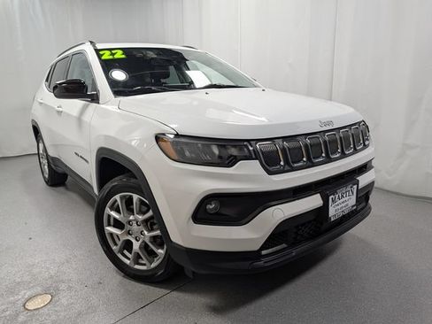 Used 2022 Jeep Compass Latitude w/ Sun and Sound Group AWD/4WD image 2