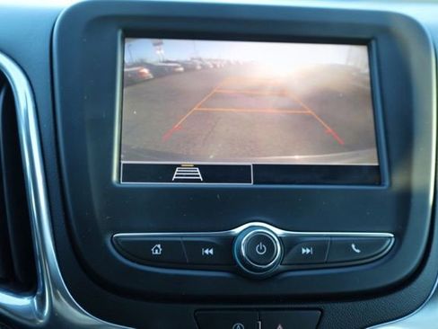 Certified 2022 Chevrolet Equinox LT w/ Driver Convenience Package image 2