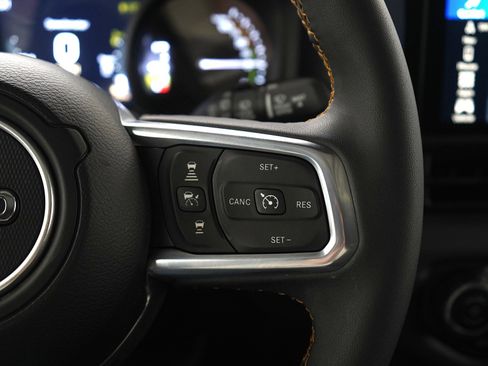 Used 2024 Jeep Wrangler Unlimited Sahara w/ Technology Group AWD/4WD image 27