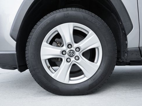 Used 2019 Toyota RAV4 XLE AWD/4WD image 14