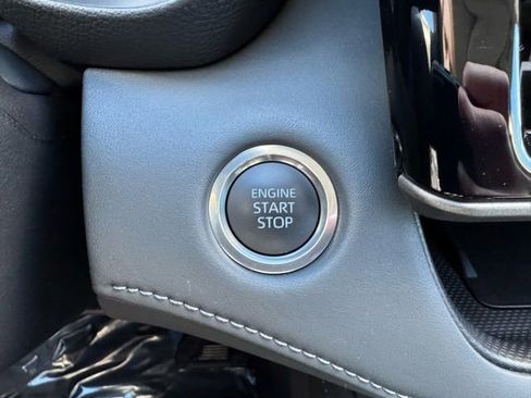 Certified 2025 Toyota Highlander Limited image 33