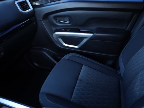 Used 2021 Nissan Titan SV w/ SV Convenience Package image 11