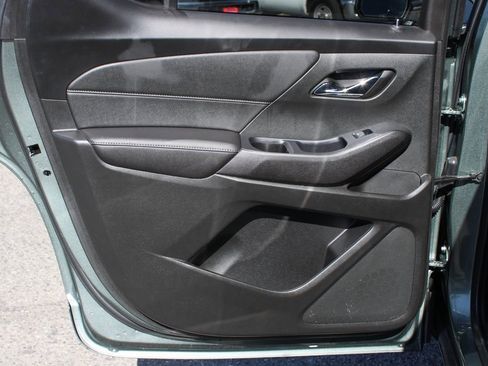 Used 2022 Chevrolet Traverse LT image 35