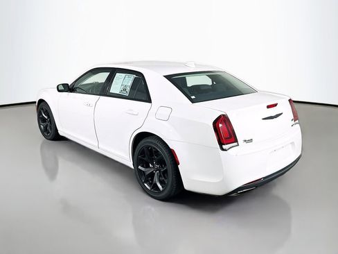 Used 2022 Chrysler 300 Touring w/ Sport Appearance Package image 5
