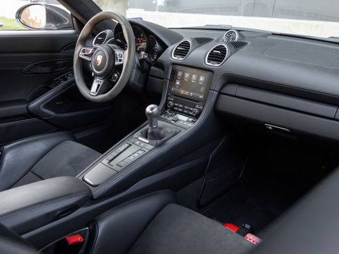 Certified 2022 Porsche 718 Cayman RWD image 12