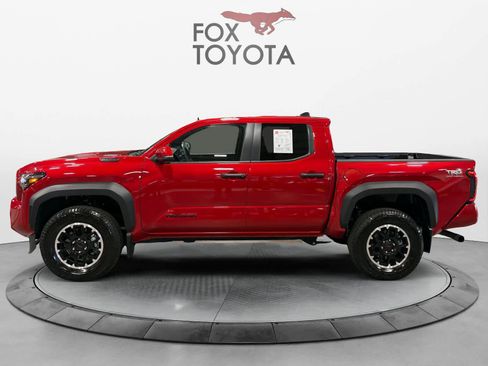 Used 2025 Toyota Tacoma TRD Off-Road w/ TRD Off Road Upgrade Package AWD/4WD image 2