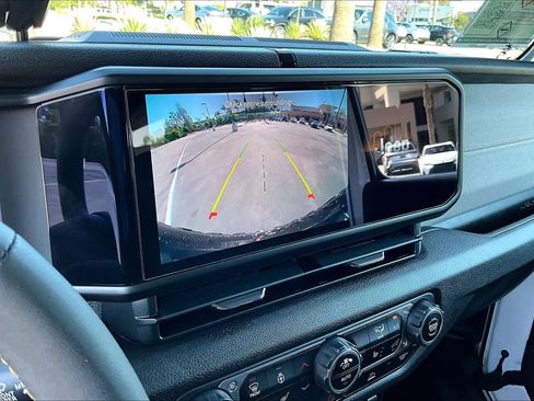 Used 2024 Jeep Wrangler Unlimited AWD/4WD image 25