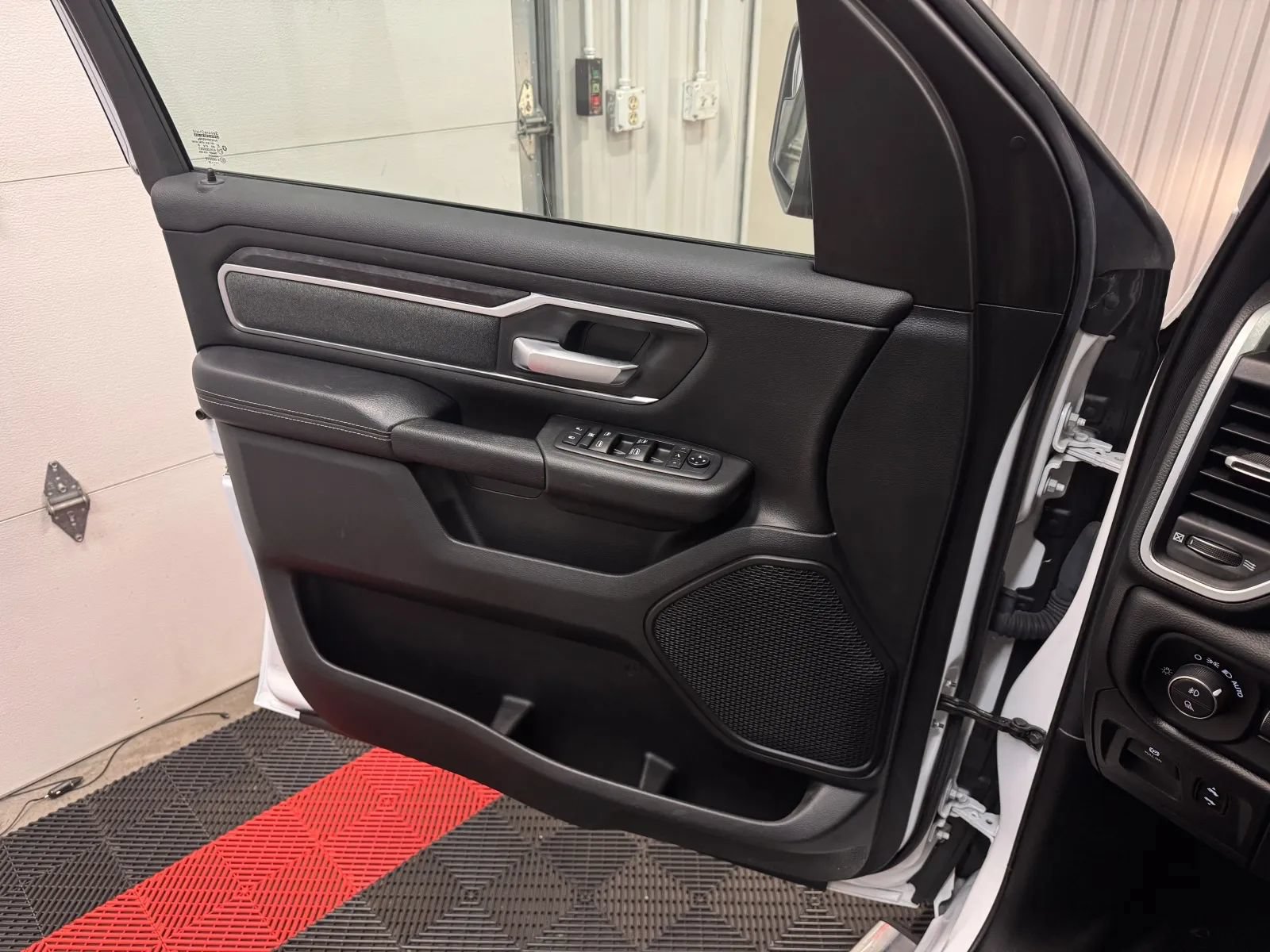 Used 2019 RAM 1500 Big Horn AWD/4WD image 24