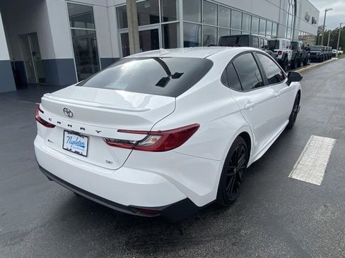 Used 2025 Toyota Camry SE image 8