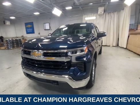 Used 2022 Chevrolet Silverado 1500 LT AWD/4WD image 5