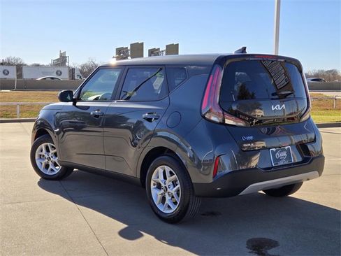 Certified 2025 Kia Soul LX image 4
