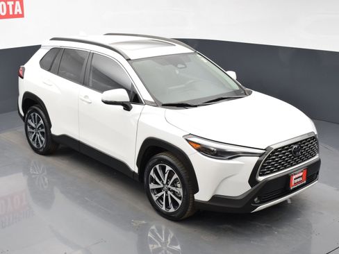 Used 2024 Toyota Corolla Cross XLE image 25