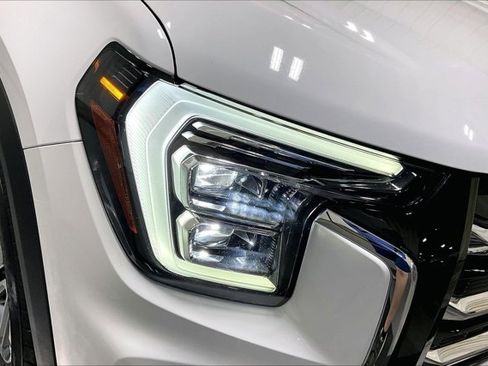 Used 2025 GMC Terrain Elevation AWD/4WD image 28