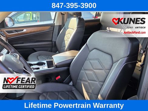 Used 2024 Volkswagen Atlas SE AWD/4WD image 16