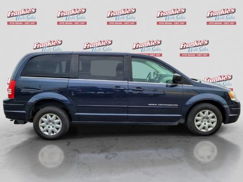 Used 2009 Chrysler Town & Country LX FWD image 6