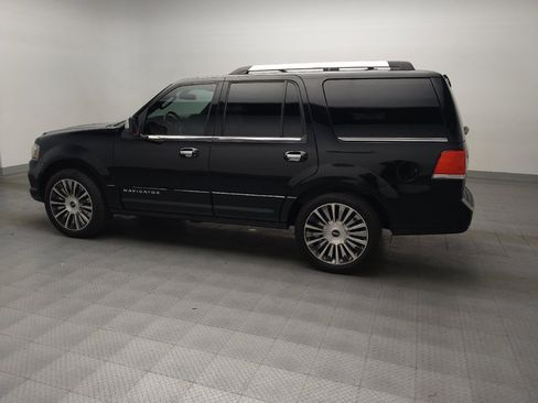 Used 2016 Lincoln Navigator Select RWD image 3