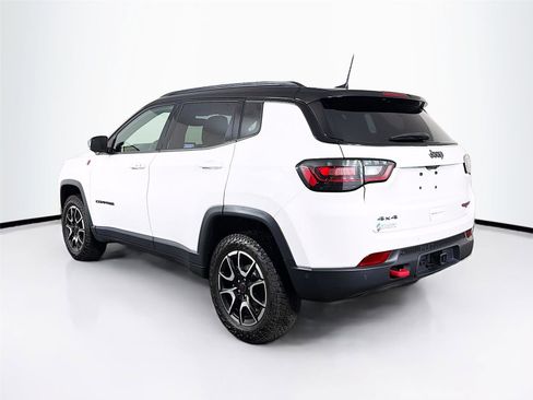 Used 2025 Jeep Compass Trailhawk w/ Trailhawk Elite Group AWD/4WD image 5