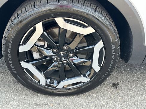 Used 2024 Kia Telluride EX w/ EX Captain's Chair Package AWD/4WD image 10