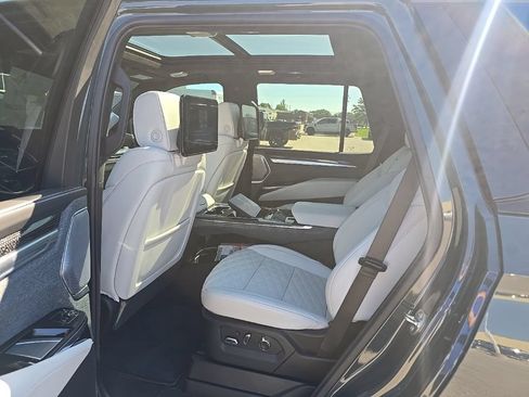 Used 2026 Cadillac Escalade V AWD/4WD image 19