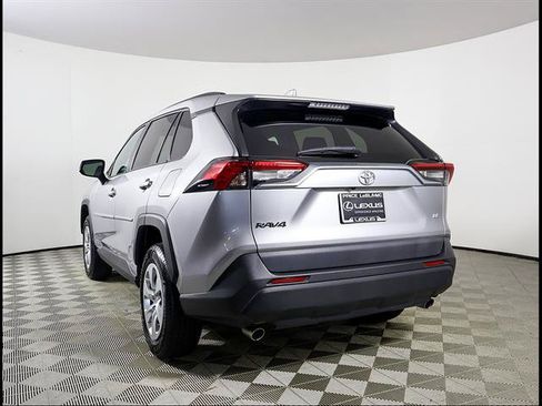 Used 2019 Toyota RAV4 LE w/ Carpet Mat Package FWD image 4