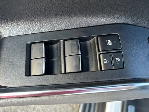 Used 2023 Toyota Highlander Limited FWD image 18
