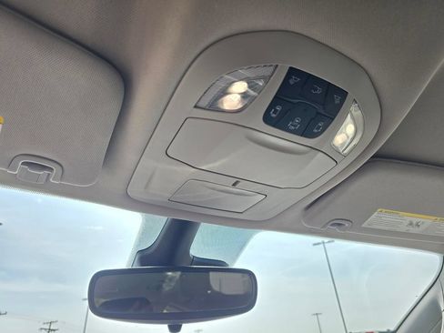 Used 2023 Chrysler Pacifica Touring-L FWD image 27