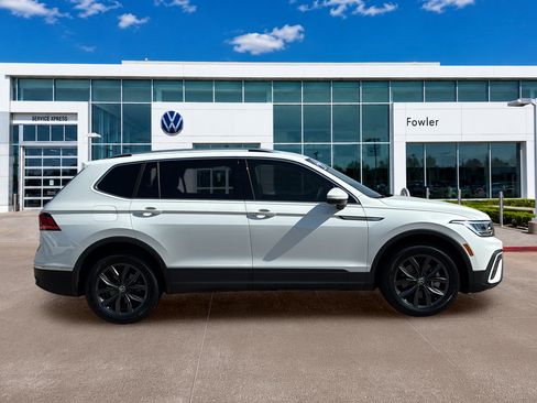 Used 2023 Volkswagen Tiguan SE FWD image 4