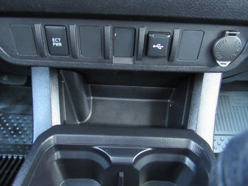 Used 2022 Toyota Tacoma SR image 25