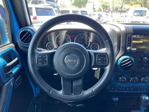 Used 2017 Jeep Wrangler Unlimited Sahara w/ Connectivity Group AWD/4WD image 40