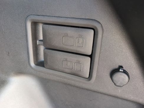 Used 2019 Chevrolet Equinox LT image 11